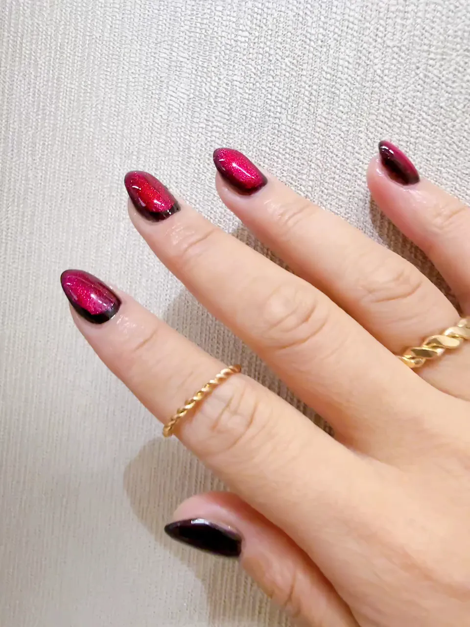 Burgunderrote Nagelmodellage